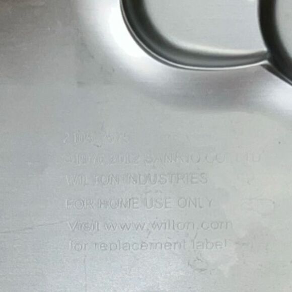 2012 Sanrio Hello Kitty Birthday Cake Mold - Picture 2 of 3